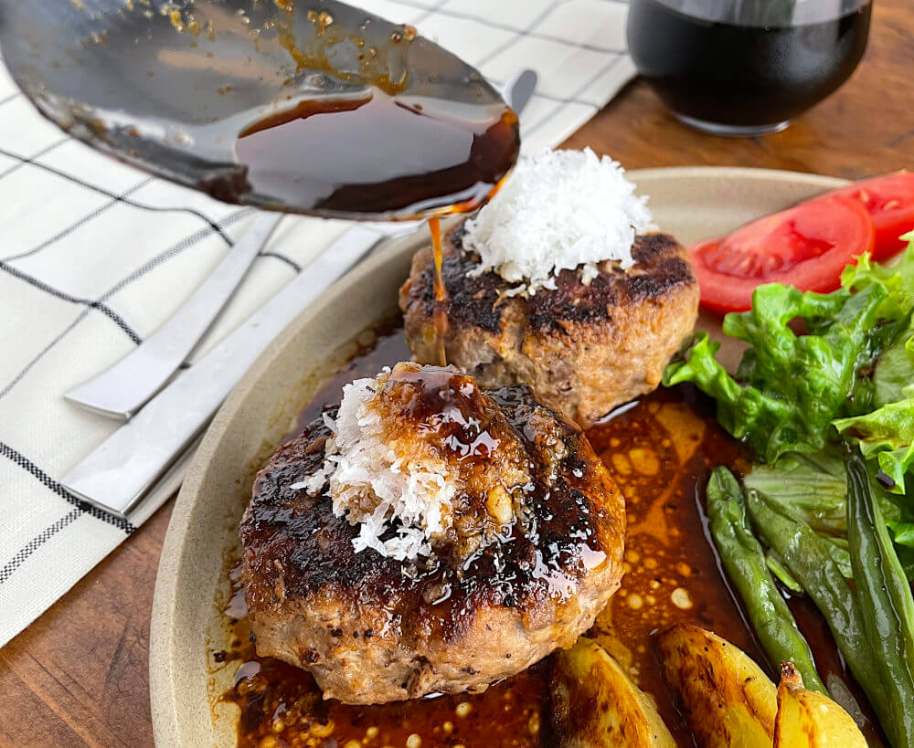 Pouring ponzu onto wafu hambagu